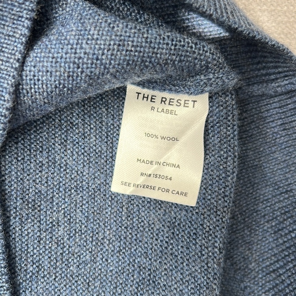 The Reset R Label Essential Pullover Top - Picture 7 of 10